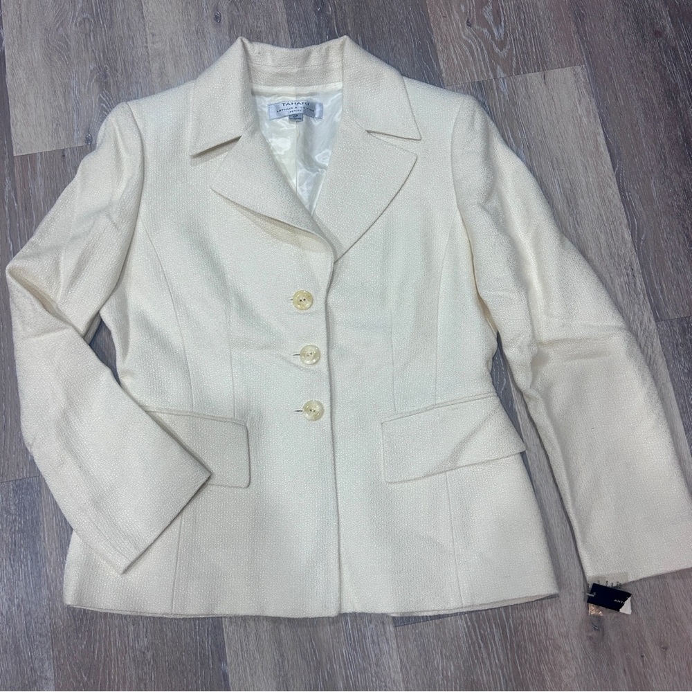 ✨ NWT Tahari Cream Blazer, Notched Lapels, Tailored Fit, Size 10P